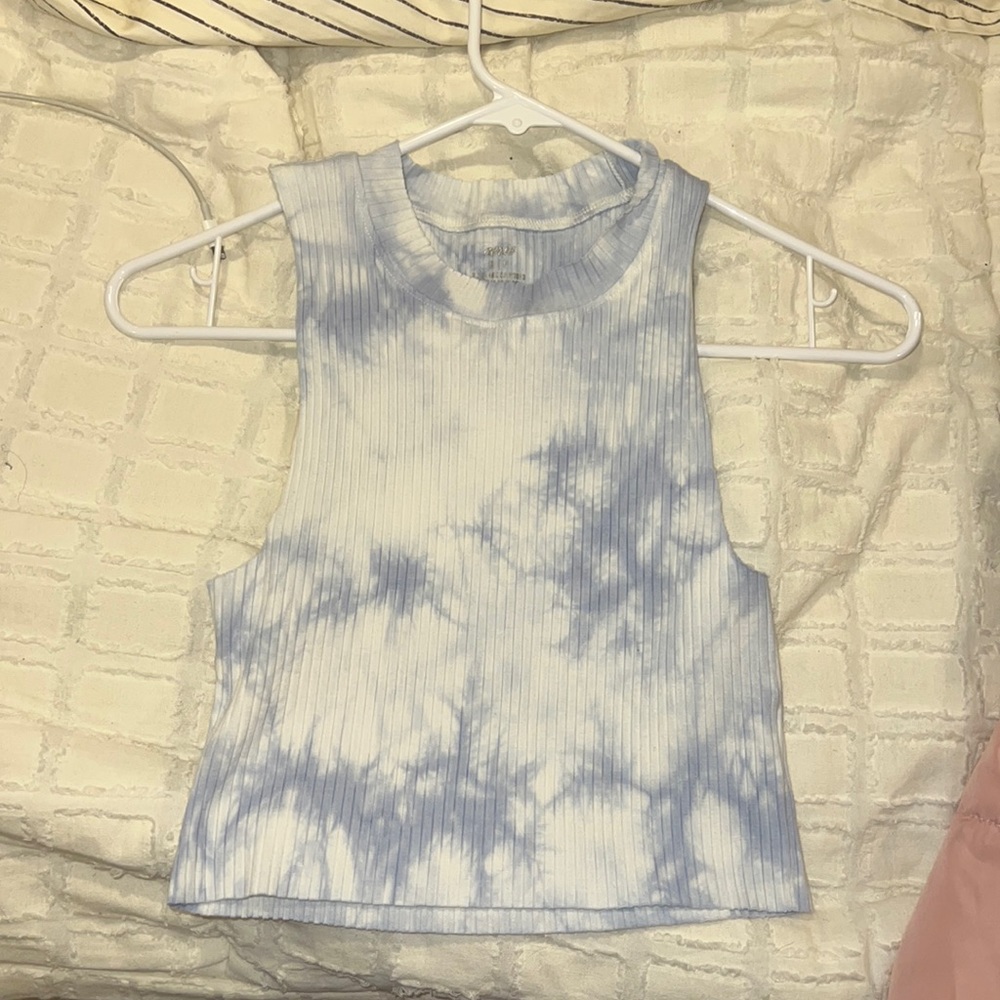 Aerie crop top, never worn. No stains or tears. Small.